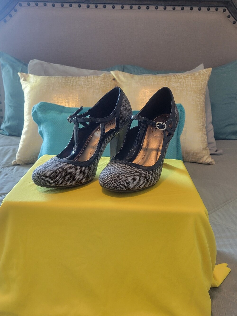 Mary Janes T-Strap Herringbone Women’s Pumps - Black Gray - Picture 2 of 5